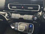 オートエアコンは温度を設定するだけで、自動で風量などを設定してくれます。運転しながら操作も必要ないので、安全性も向上します。