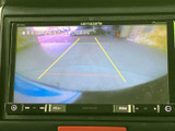 後方確認をサポートし、安全な運転に貢献します。駐車時の取り回しも楽になり、運転に自信がない方にもおすすめです。