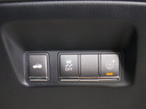 ★使いやすさや安全性を追求したステアリング周り!高級車ゆえにスイッチ類が多いのも特徴ですね!考え尽くされた配置ですぐに使いこなす事が出来ますのでご安心下さい!是非、体感してみて下さい!!