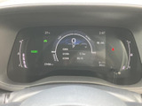 視認性の高いメーターパネルは、運転に必要な情報を的確に伝えます。直感的な操作で、運転に集中できる環境を提供します。夜間でも見やすいデザインです。
