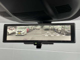 【インテリジェントルームミラー】はリアカメラが車両後方を映し出すので、いつでもクリアな後方視界を確保!夜間や悪天候の運転でも安心です♪