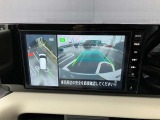 空から見下ろしているような視点で周囲を確認できるアラウンドビューモニター。駐車時にとても便利です。