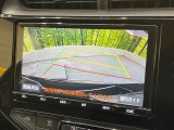 【バックカメラ】駐車時に後方がリアルタイム映像で確認できます。大型商業施設や立体駐車場での駐車時や、夜間のバック時に大活躍!運転スキルに関わらず、今や必須となった装備のひとつです!