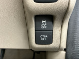 車がカーブの外側へ膨らんだり内側へ巻き込んだりする挙動を防止する横滑り防止装置、ブレーキの補助操作を行い減速して衝突被害を軽減する衝突軽減ブレーキ付きです!