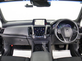 使いやすさや安全性を追求したステアリング周り!高級車ゆえにスイッチ類が多いのも特徴ですね!考え尽くされた配置ですぐに使いこなす事が出来ますのでご安心下さい!是非、体感してみて下さい!!