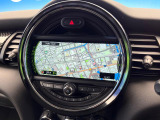 ●純正ナビ:一体感のあるナビは、高級感ある車内を演出してくれます。Bluetooth再生などオーディオ機能も充実しておりますので、運転もより楽しめます♪