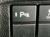 パーキングセンサーシステムは走行中に障害物が迫ると音と表示でお知らせ、低速走行時時の安心感を高めます