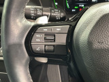 ステアリングにオーディオ操作スイッチが付いています。オーディオ画面に直接タッチしなくても操作が出来ますので、運転に集中できます。