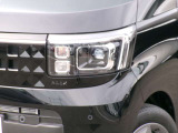 ヘッドライトはLEDなのでとても明るく、広い範囲に照らしてくれます。夜間の運転の安全も高めてくれます。