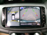 アラウンドビューモニターも装備しております。ご覧のように車体を真上か見たような映像なので、車庫入れの苦手なお客様ももうご心配いりません。