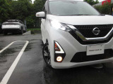 LEDヘッドランプ&ハロゲンフォグランプを装備しております。ハイビームアシストとオートライト機能もありますので、周囲の状況に応じてライトを点灯&hArr;消灯してくれます。