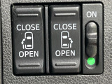 【両側パワースライドドア】スマートキーや運転席のスイッチで後席両側スライドドアの開閉が可能♪電動だから力を入れてドアを開ける必要が無く、小さなお子様でも簡単に開け閉めでき快適です♪