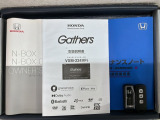 スマートキーは鍵をバッグに入れたままでもドアロックの開閉やエンジンのON・OFFができます。夜間や雨の日も鍵を探さなくて良いので便利です。