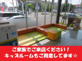 キッズコーナー★お子様用のドリンクやお菓子などもご用意しておりますので、ご家族でぜひご来店ください
