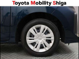 シンプルなデザインの純正ホイールキャップです。落ち着いたデザインですので車体と一体感があります。