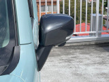 狭い駐車場でも安心。スイッチ操作だけでドアミラーの格納展開が可能。電動格納式リモコンドアミラー!