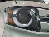 LEDヘッドライトは、点灯の瞬間から最大光量を発揮し、突然暗くなるトンネルなどでの安定感を高めます。