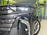【シーケンシャルターンランプ付きLEDヘッドライト】人気の『流れるウィンカー』付きのLEDヘッドライトを装備♪高級感はもちろん、点灯時は存在感たっぷりで他車からも認識されやすく安心です。