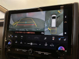 【パノラミックビューモニター】映像で、見づらい車両周辺の確認をアシスト。クルマを真上から見ているような映像を表示。 運転席から確認しにくい車両周囲の状況を把握。