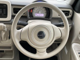 インテリアに合わせたデザインのステアリングは、運転される方のことも考え、運転しやすい形状、大きさです。是非一度、実際に触ってお確かめください。