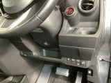 横滑りを防ぐVSAなどのスイッチは、運転席の右側、手の届きやすい位置にあります。