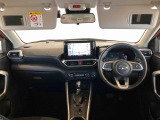 ちょっとした身だしなみがチェックできるミラー付きサンバイザーが付いています。