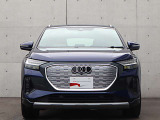 ●一目でAudiとわかる特徴的なシングルフレームグリル・LEDランプ。精悍なフロントマスクからAudiのスマートで上品なブランドを連想させてくれます。女性にも大変ご好評頂いております。