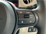Hondaセンシングの機能のひとつ、アダプティブクルーズコントロール付!アクセルから足を離しても設定したスピードと前車との車間を保ち走行してくれます!車線維持もアシスト☆高速道路で疲労軽減ですね☆