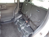 ◆チップアップ&ダイブダウン機構付【ULTR SEAT】は後席座面を左右分割で跳ね上げることができます。トランクで積載できない背の高い荷物をラクラク収納できます。ホンダ車ならではの人気装備です。