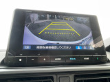バックモニター装備。画面にて後方の確認が行えるので、バック駐車や車庫入れの際には重宝します。車の運転に慣れない方でも安心のガイドライン表示機能付。