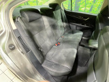 後部座席も気になるようなキズ・汚れやへたり等、大きなダメージはなく、良好な状態です。