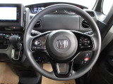 運転が楽しくなる明るく開放的な運転席まわりです。