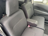 運転席まわりには十分なスペースがあり、大柄な方でもゆったり運転していただける環境です。
