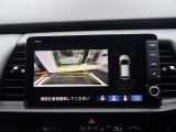 バックカメラの画像です。ガイドラインがスムースな車庫入れをサポートいたします!車庫入れの安心感がアップしますね☆