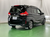 後席の窓には外から車内が見えにくくなるプライバシーガラスを採用。周りを気にせずリラックスして過ごせます
