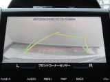 ステアリング連動ガイドライン付きバックカメラを装備。