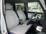 使用感のないきれいな運転席シートです!