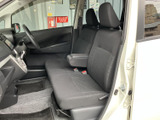 運転に必要な情報を分かりやすく表示。操作性にも優れており、快適なドライビングをサポートします。