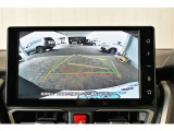 バックガイドモニター付き。車両後方の映像をナビ画面に表示し、駐車などの後退操作をサポートします。