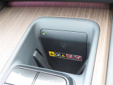 ワイヤレス充電器!対応スマホを置くだけで充電することができます!