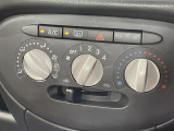 寒い冬も暑い夏も全席に快適な空調を届けてくれる、ダイヤル式エアコンを装備♪