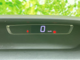 視認性の高いメーターで、運転に必要な情報を的確に把握できます。安全運転をサポートする重要な機能です。