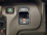 電子パーキング搭載!ボタンでサイドブレーキのON/OFFが可能です!