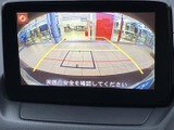 駐車時の安全性を高めるバックモニター。狭い場所でも、後方の状況をしっかり確認できます。初心者の方でも安心して駐車操作を行えます。