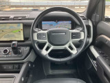 2020年フルモデルチェンジよりデザインに大きく変更が加えられ、より洗練された設計に。グリップしやすい形状は「パフォーマンスSUV」であることを主張します。