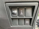 運転席から操作しやすい位置に配備されています♪