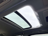 サンルーフを開けることで、開放的な車内空間になります!