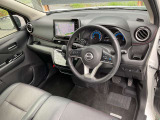 運転席・助手席シートヒーターです。寒い冬も快適です。