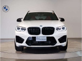 ☆BMWの代名詞とも言える【キドニーグリル】一目見ただけでBMW車であると認識できる確固たるアイコンとして存在感を放ちます☆