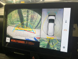 【パノラミックビューモニター】専用のカメラにより、上から見下ろしたような視点で360度クルマの周囲を確認することができます☆死角部分も確認しやすく、狭い場所での切り返しや駐車もスムーズに行えます。